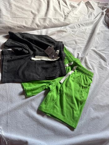 Lit de 2 shorts neufs avec étiquette taille 6 ans