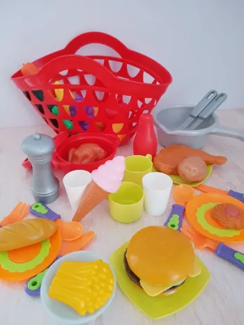 Panier du marché Ecoiffier et dinette