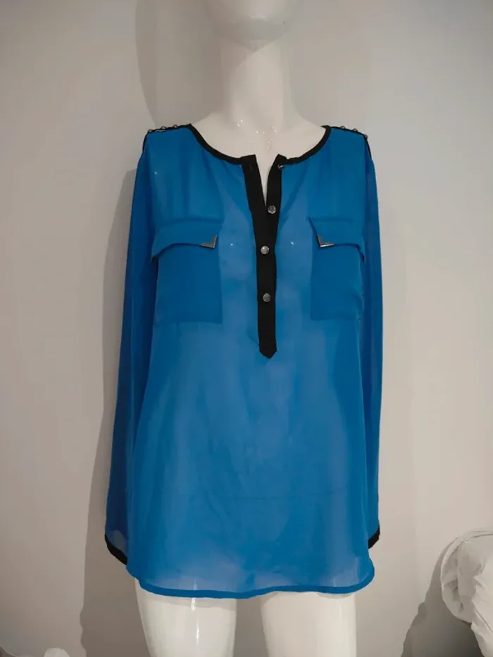 Blouse bleu roi de chez Breal
