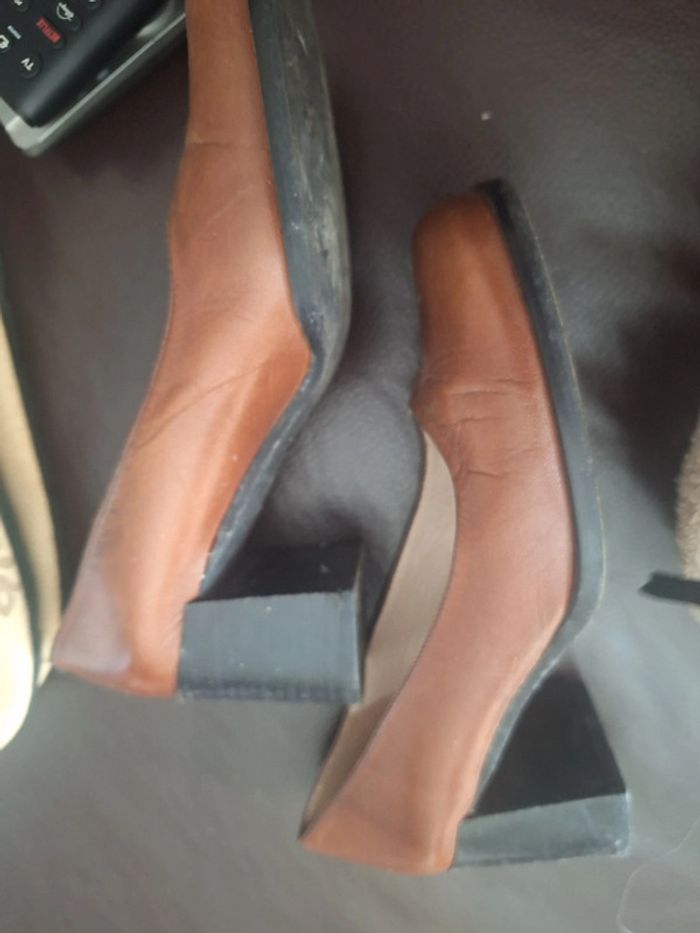 Escarpin maron uni talon large noir - photo numéro 5