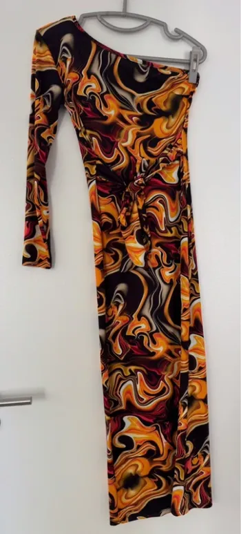 Robe avec une manche longue