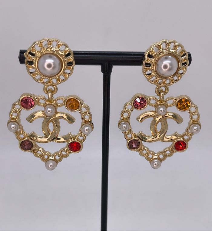 Boucles d’oreilles pendantes cœur dorées - photo numéro 3