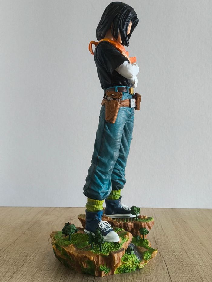 Figurine Android C 17 Dragon Ball Z Diorama 30CM - photo numéro 5