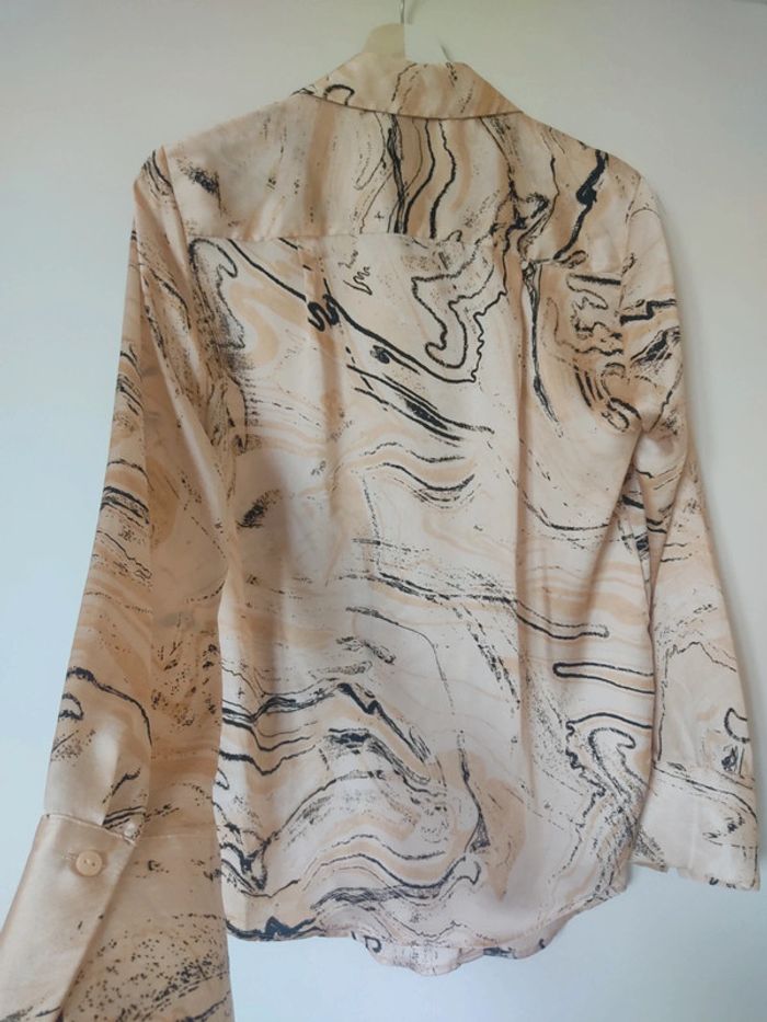 Chemise femme style satin beige et noir 40 EUR Neuve Primark - photo numéro 3