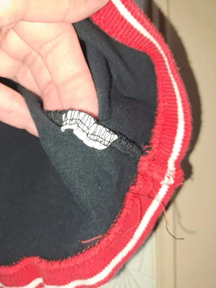 Débardeur femme noir rouge blanc Jennyfer S bon état étiquette compo coupée - photo numéro 2