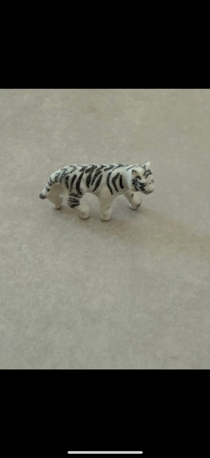 Figurine tigre blanc