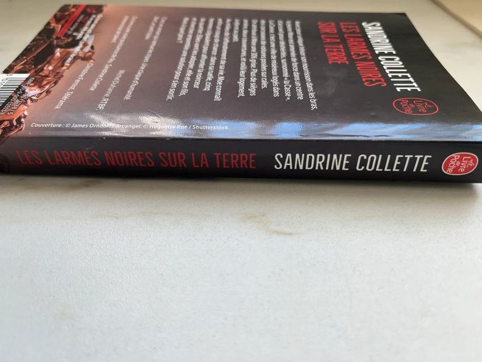 Livre Les larmes noires sur la terre - photo numéro 2