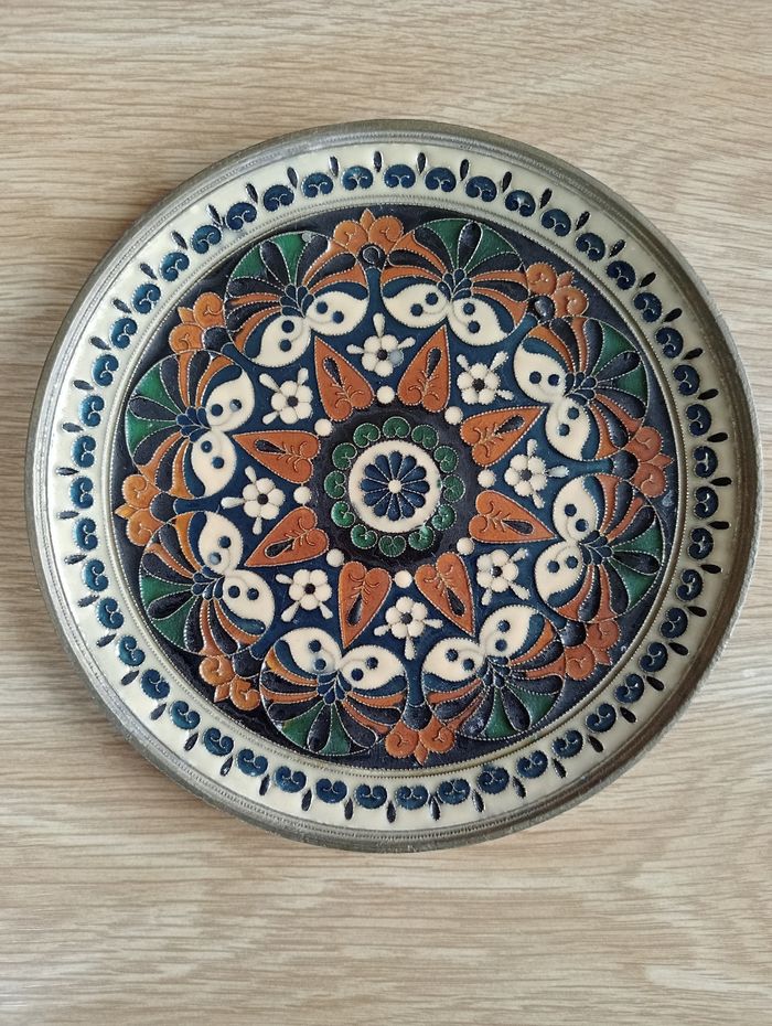 Assiette décorative en laiton et mosaïque