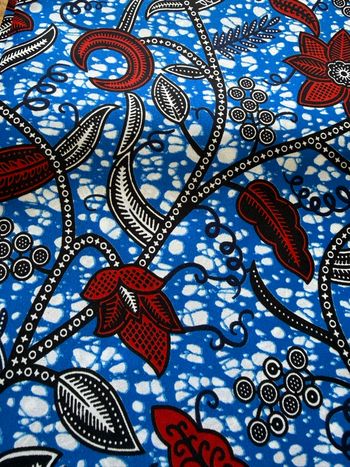 Coupon tissu wax bleu et rouge 