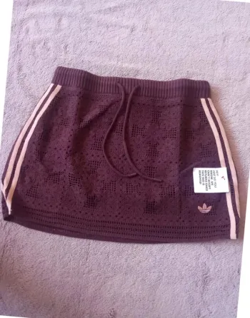 adidas Originals x ASOS - Mini-jupe en maille crochetée - Marron Taille M
