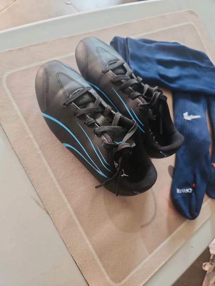 Lot Crampons + 1 paires  chaussette de foot - photo numéro 2
