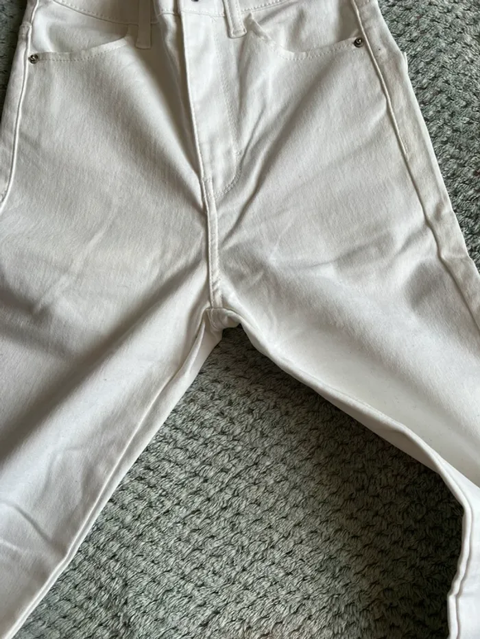 Jolie jean taille haute blanc de Jennyfer - photo numéro 2