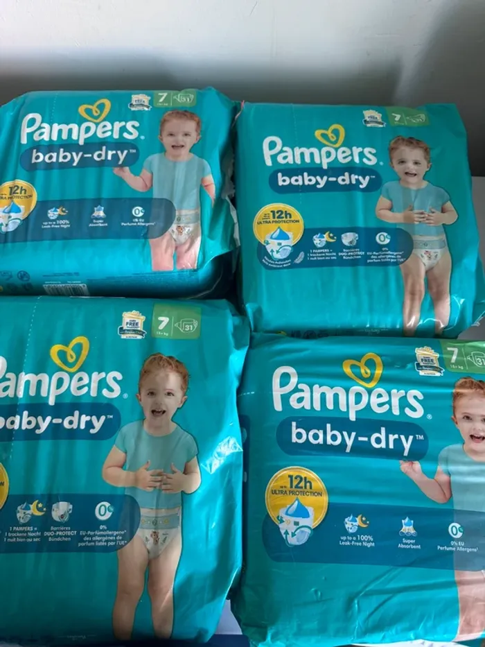 4 Paquets de Couche pampersTaille 7