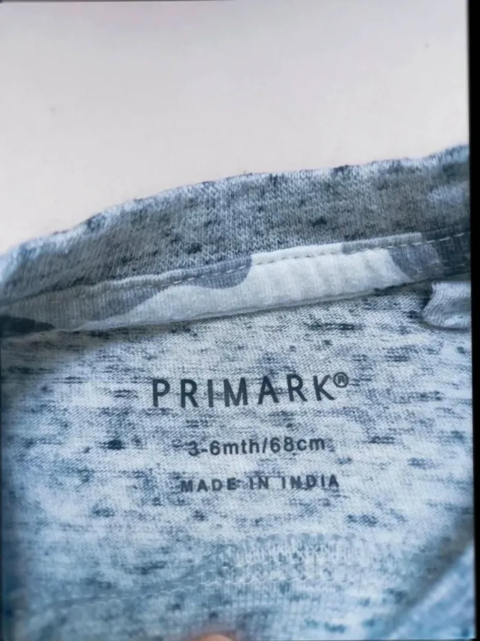Tee-shirt manches courtes gris et noir Primark garçon 6 mois - photo numéro 2