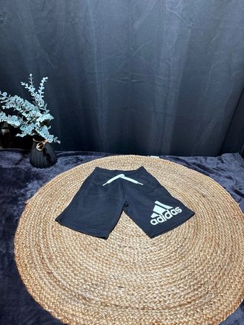 Short Adidas garçon taille 4/5ans