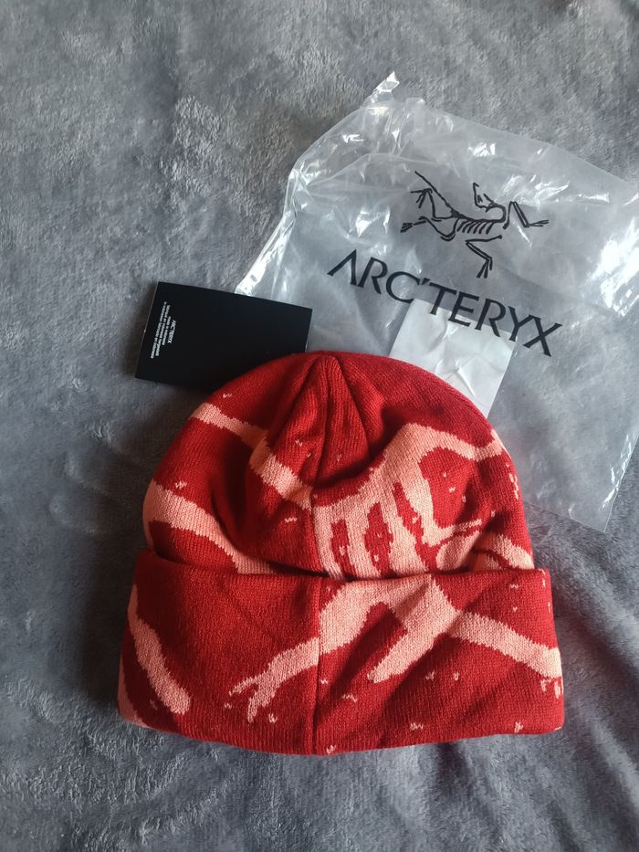 Bonnet Arc'teryx rouge - photo numéro 2