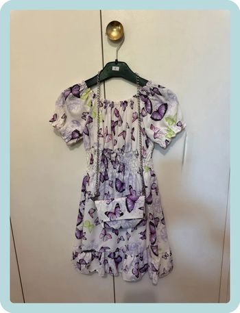 Robe à papillons violets