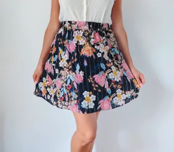 Jupe patineuse taille haute noir à fleur rose style romantique tendance Taille 38