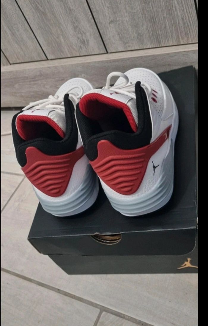 Basket Jordan nike air taille 39 - photo numéro 4