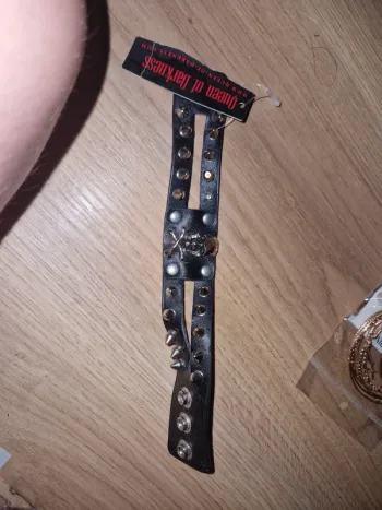 Bracelet avec pique et tête de mort