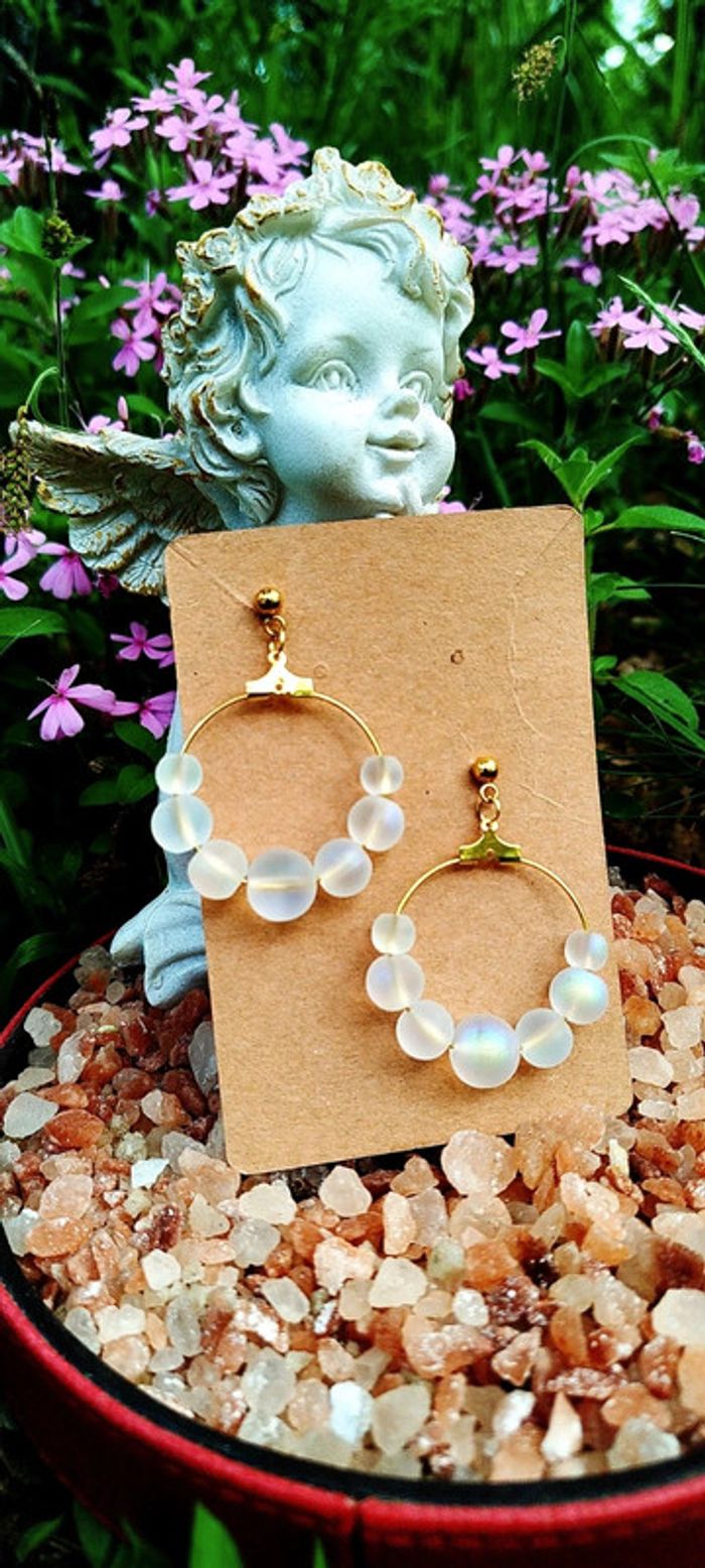 Créoles en Plaqué Or 9K & Pierres de Lune – Éclat Mystique & Élégance