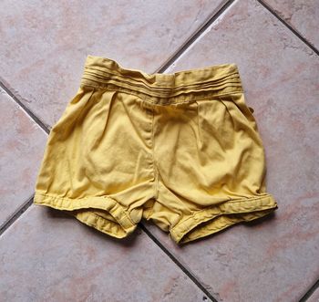 Short jaune