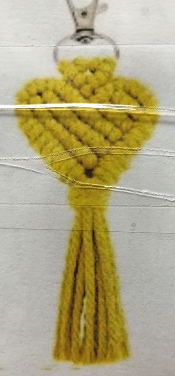 Kit pour porte clé macramé coeur jaune
