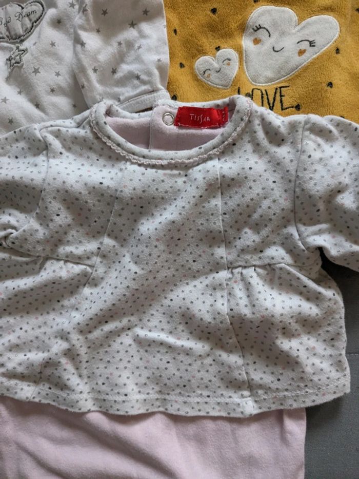 Lot pyjamas 6 mois - photo numéro 2