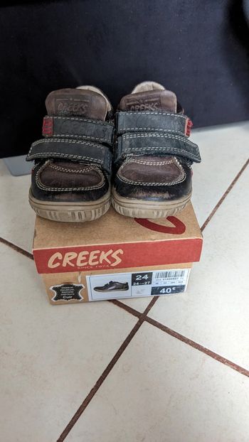 Chaussures à scratch cuir pointure 24