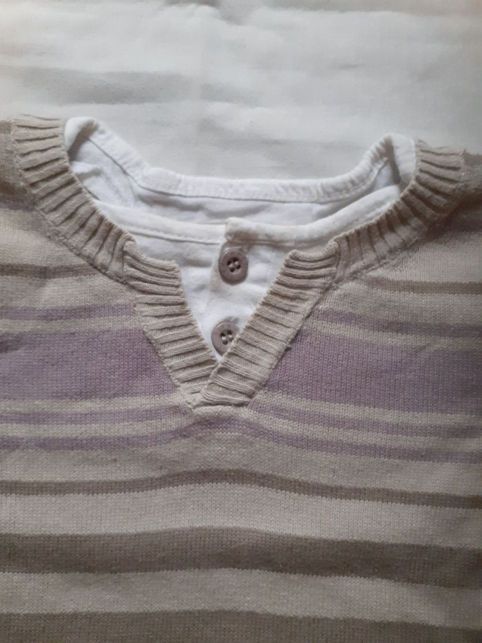 Pull camel rayé lilas col en V - photo numéro 2
