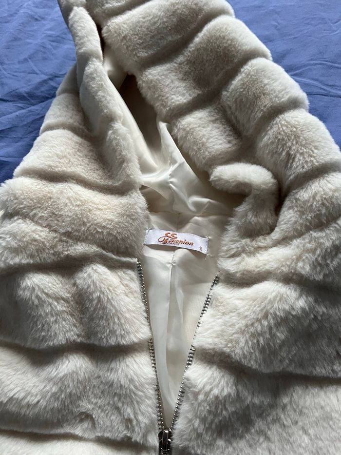 Veste fausse fourrure blanc cassé - photo numéro 5