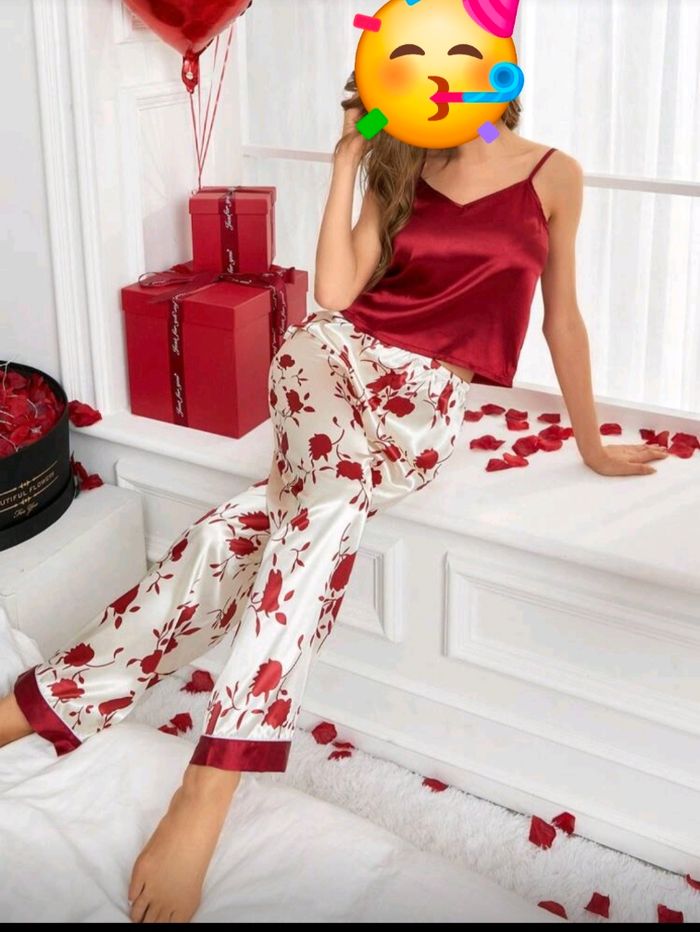 Pyjama de nuit en satin pour femme - photo numéro 4