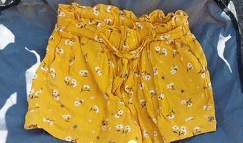 Short jaune