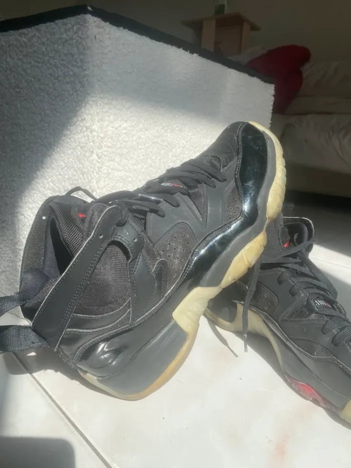Jordan 11 CMFT Low 45 black red 45,5 - photo numéro 2