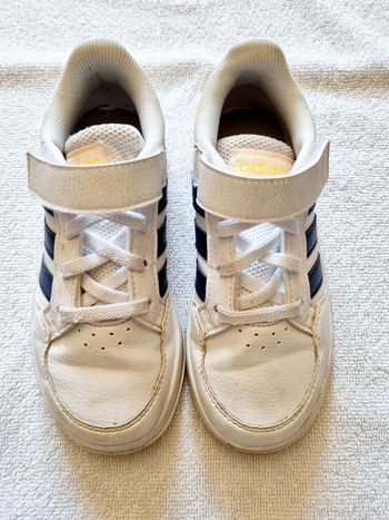 Baskets Adidas taille 28