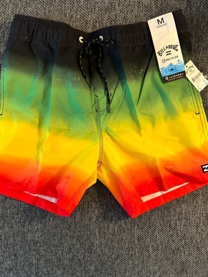 Short de bain Billabong taille M neuf avec étiquette