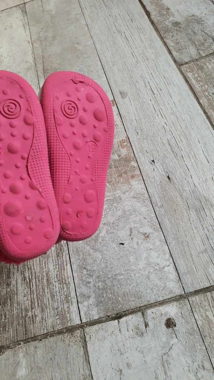 Chaussons taille 19 en très bon état - photo numéro 2