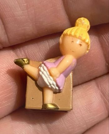 Figurine Rosie does ballet