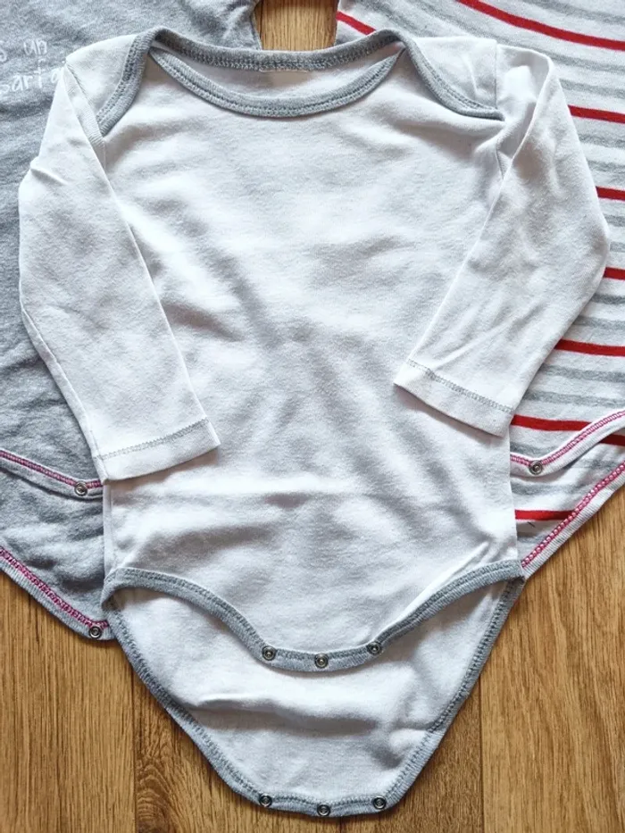 Lot de 3 bodies 92 cm - photo numéro 2