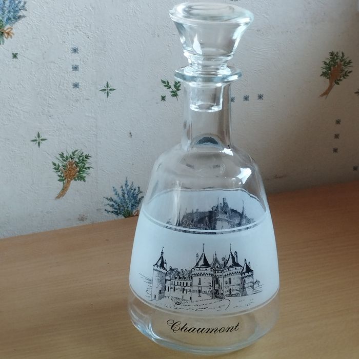 Carafe en verre les châteaux de la loire. Neuf - photo numéro 3