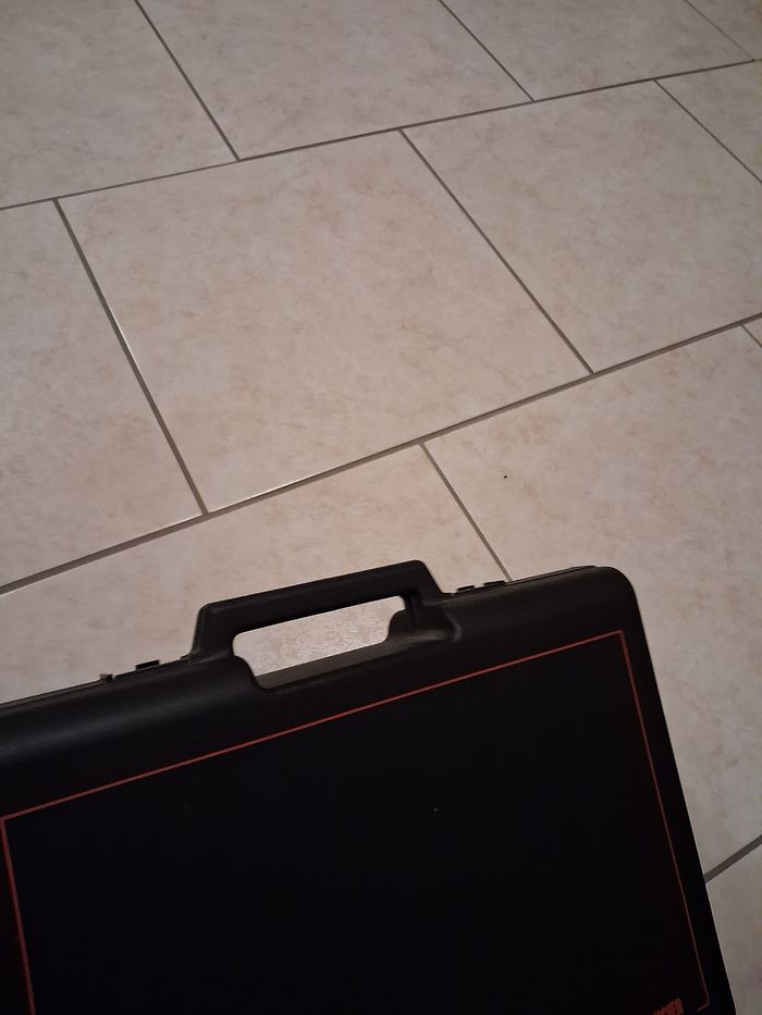 Malette noire - photo numéro 2