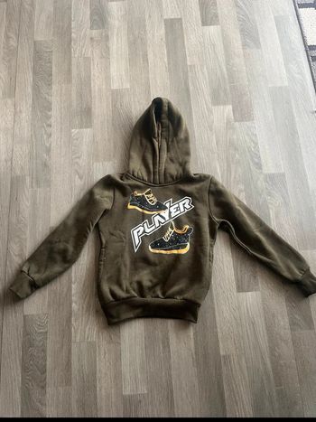 Pull avec capuche Freeboy taille 8 ans