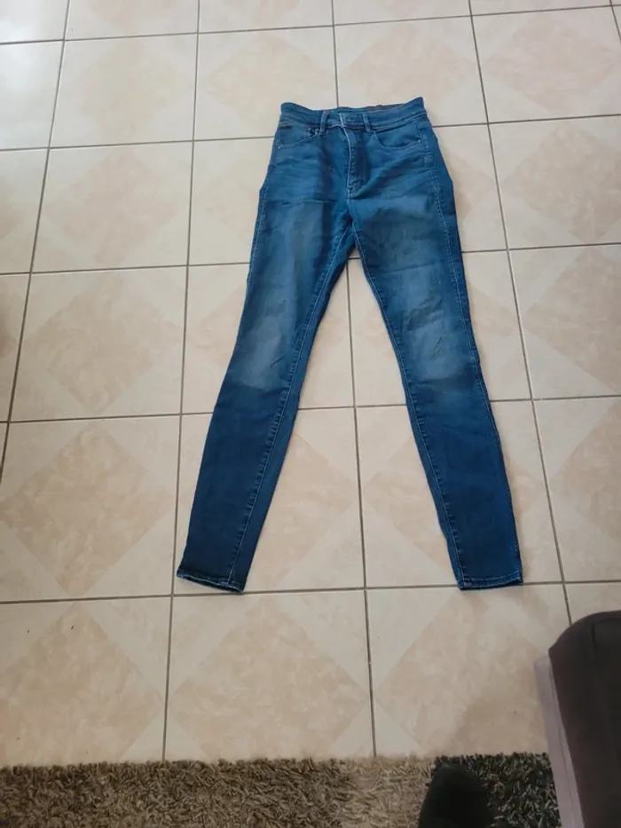 Joli jean skinny taille 27/32