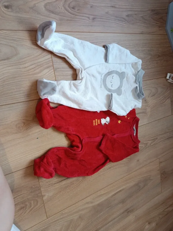 2 pyjamas 1 mois