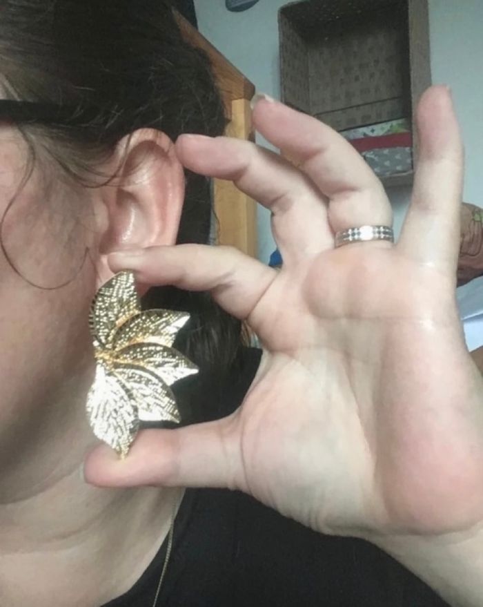 Boucles d’oreilles NEUVES pour femme forme pétales de fleurs couleur doré - photo numéro 2