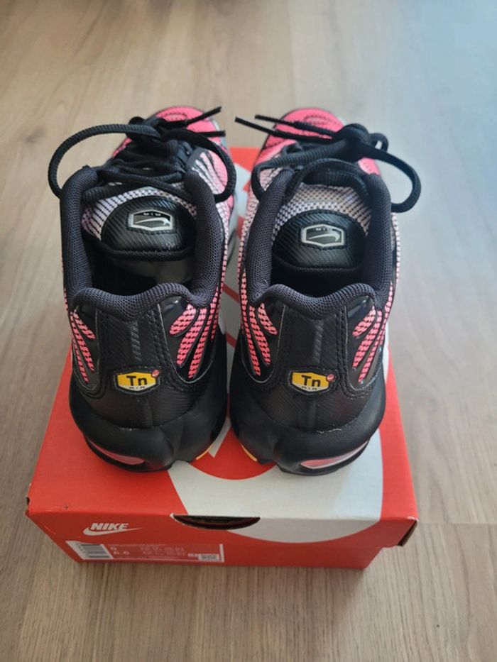 Baskets TN Nike Air Max plus modèle "sunset pulse Black pink foam" - photo numéro 7