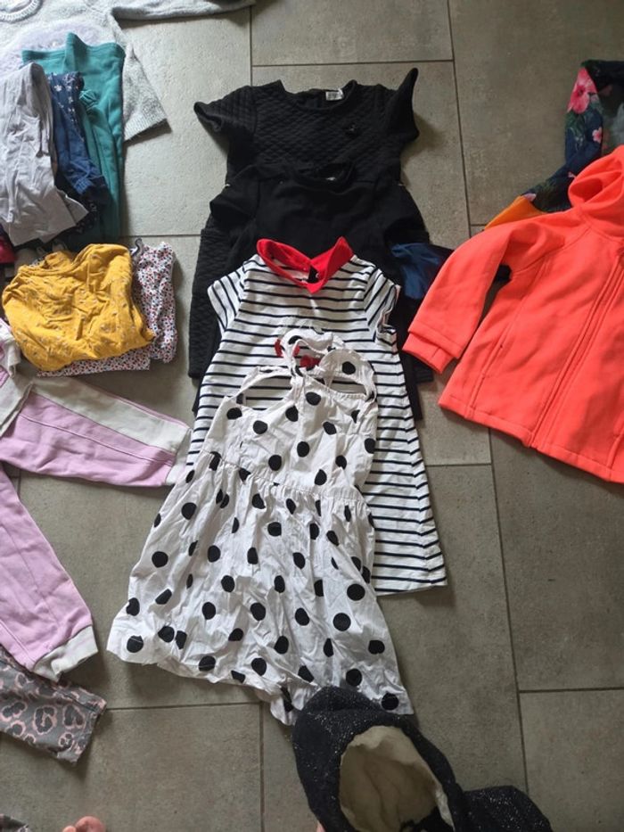 Grand lot FILLES 5 ans - photo numéro 2