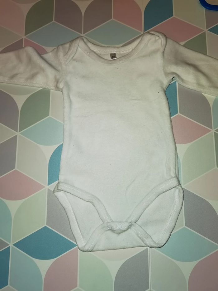 D2354 - lot de 4 bodies garçon Naissance