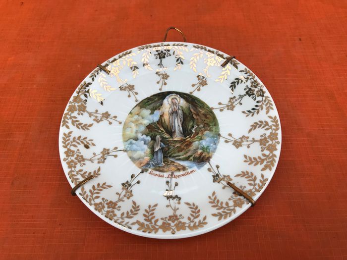 Assiette porcelaine Lourdes L' Apparition Limoges A.L France - photo numéro 2