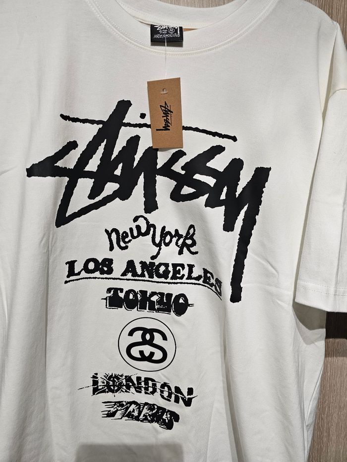 Lot de 2 t-shirt Stussy Noir et blanc Taille M Neuf - photo numéro 5